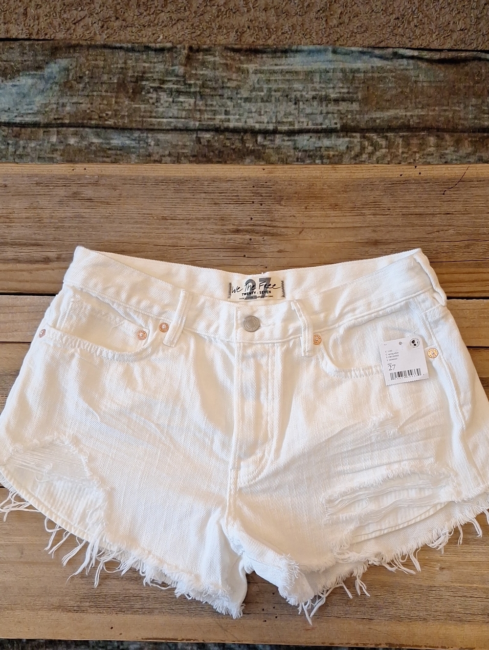 Free People White Frayed Hem Denim Shorts. Size 27 NWT